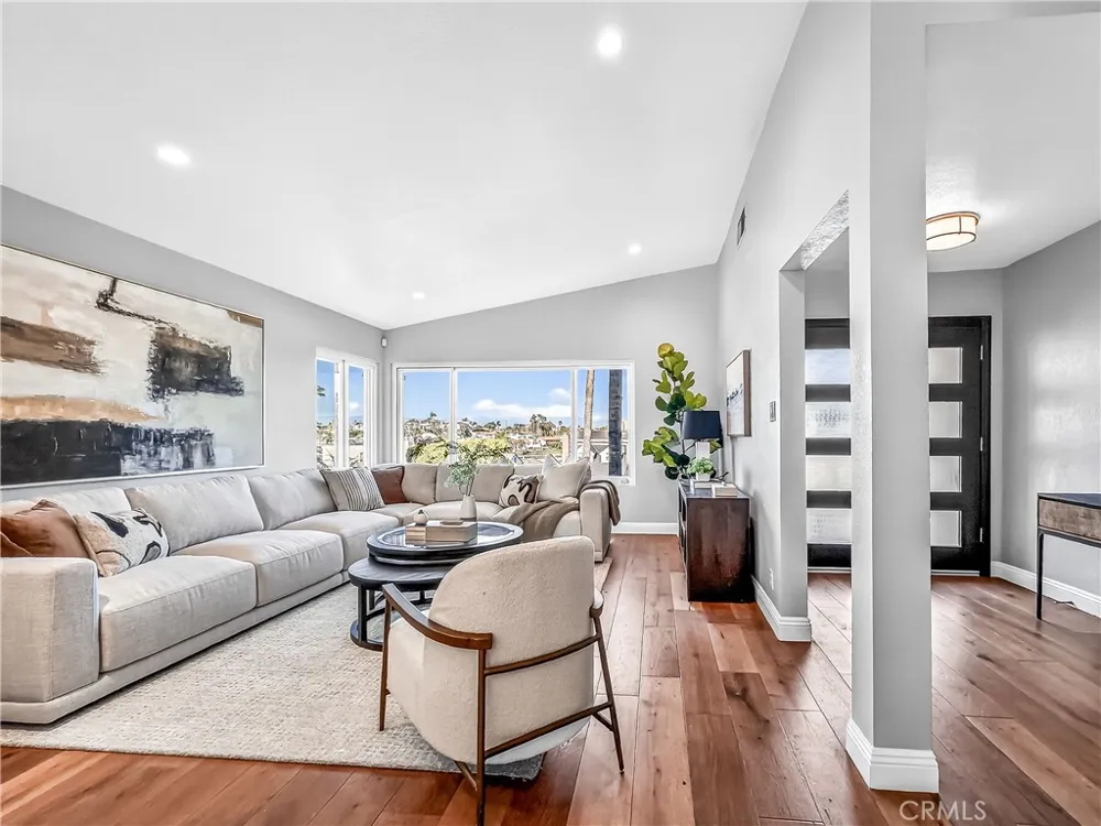 7313 S Earldom Avenue Playa del Rey, CA 90293