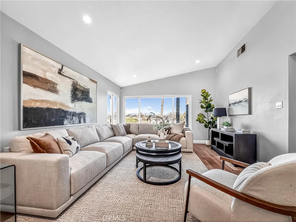 7313 S Earldom Avenue Playa del Rey, CA 90293