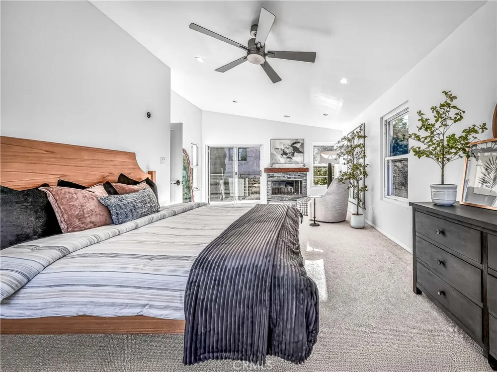 7313 S Earldom Avenue Playa del Rey, CA 90293