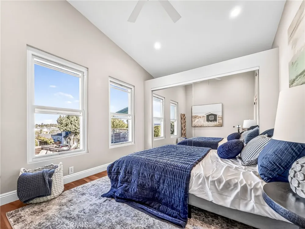 7313 S Earldom Avenue Playa del Rey, CA 90293