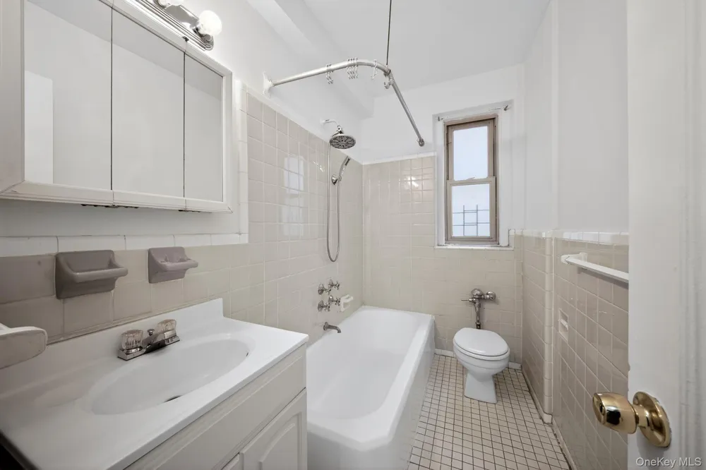 2190 Boston Road #4E Bronx, NY 10462