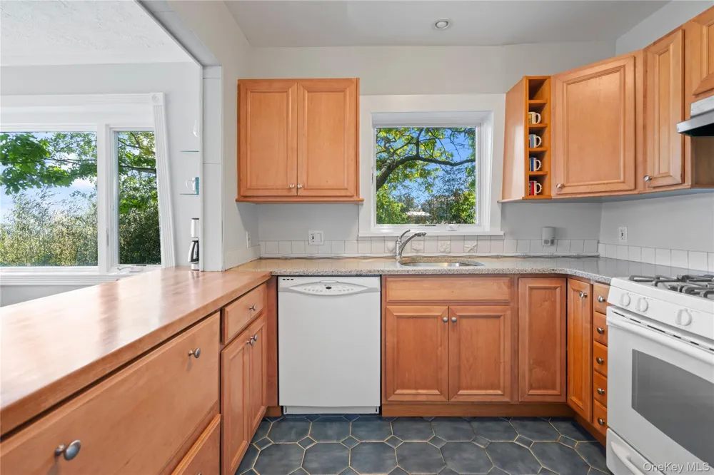 55 West End Avenue East Quogue, NY 11942