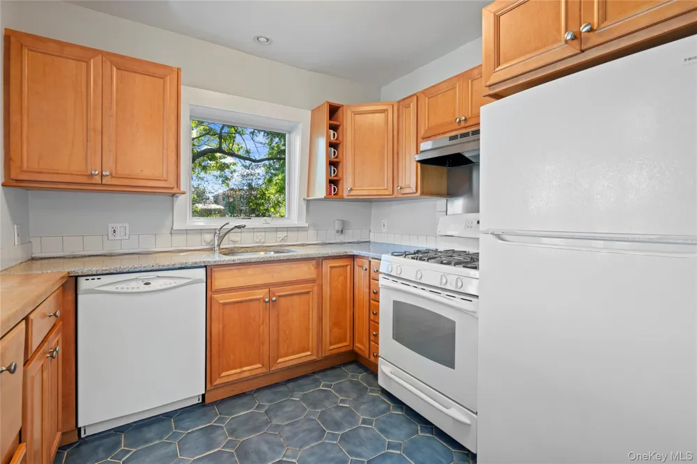 55 West End Avenue East Quogue, NY 11942