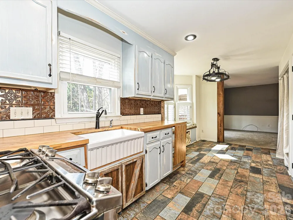 104 Deertrack Drive Mount Holly, NC 28120