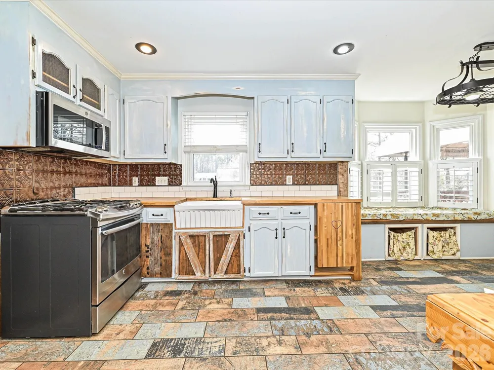 104 Deertrack Drive Mount Holly, NC 28120