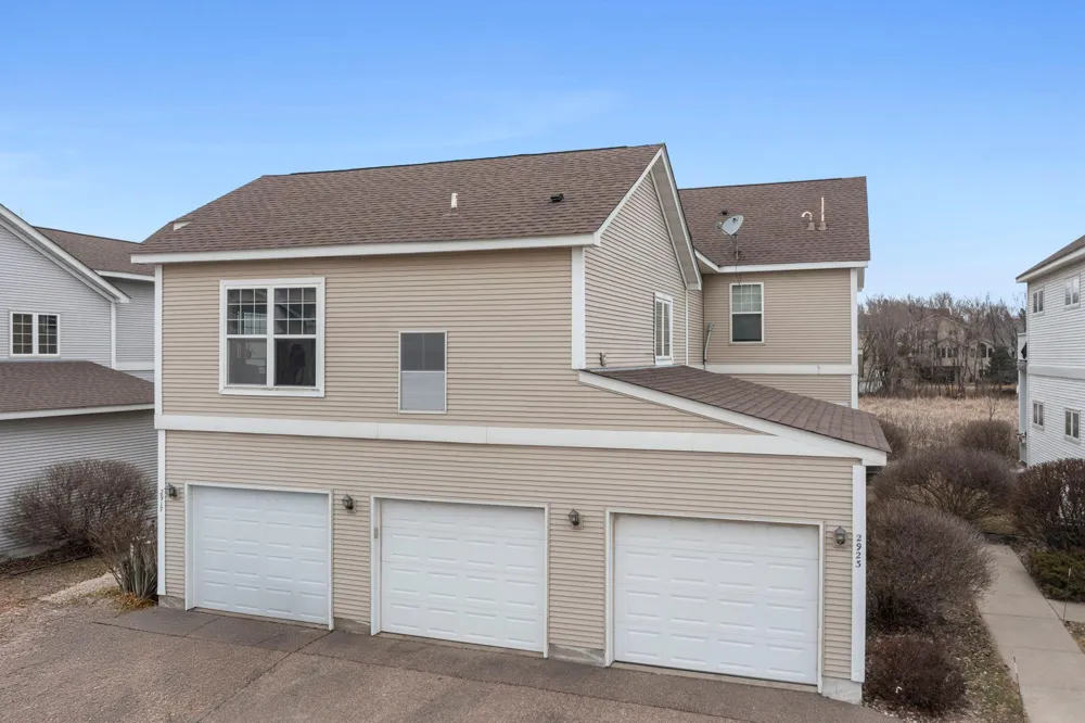 2923 Hemingway Drive Chaska, MN 55318