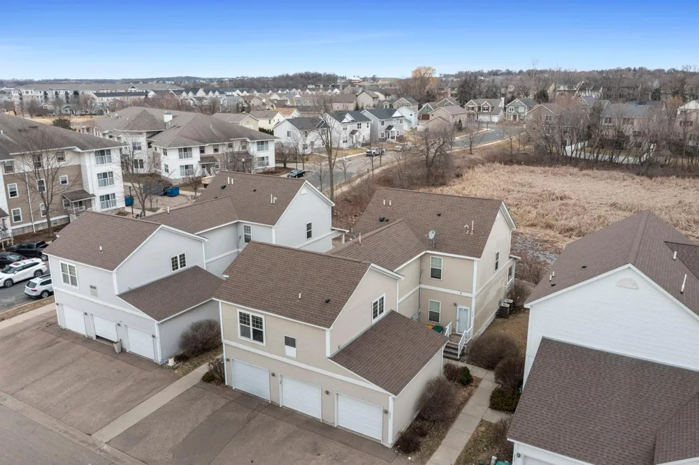 2923 Hemingway Drive Chaska, MN 55318