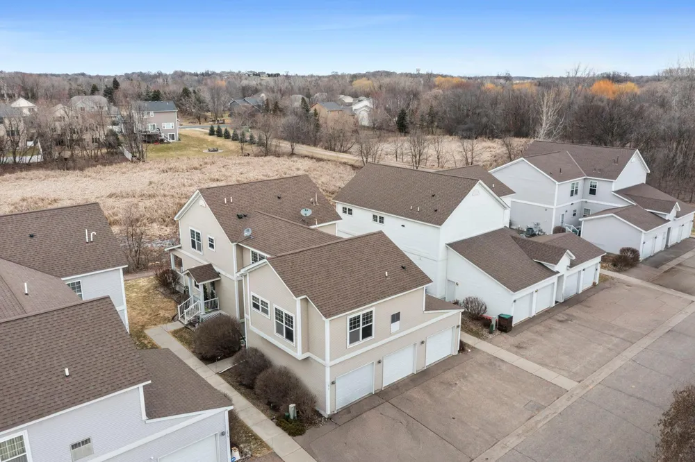 2923 Hemingway Drive Chaska, MN 55318
