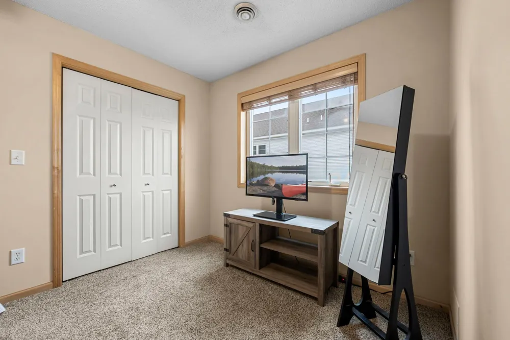 2923 Hemingway Drive Chaska, MN 55318