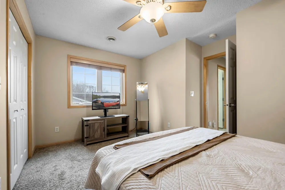2923 Hemingway Drive Chaska, MN 55318