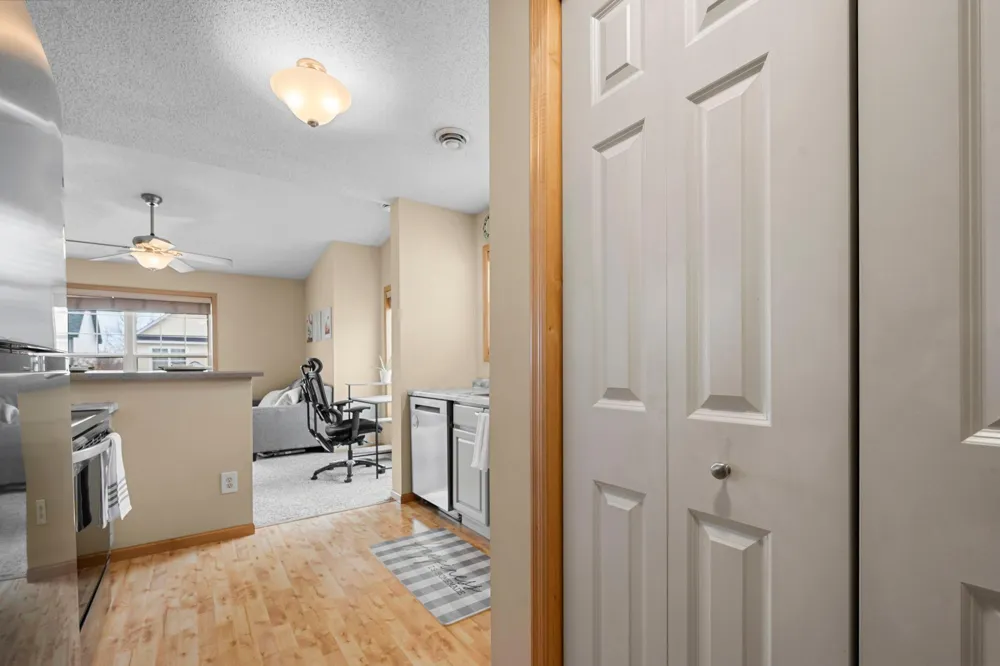 2923 Hemingway Drive Chaska, MN 55318