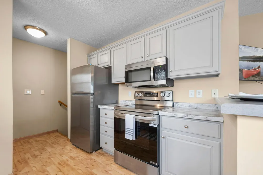 2923 Hemingway Drive Chaska, MN 55318