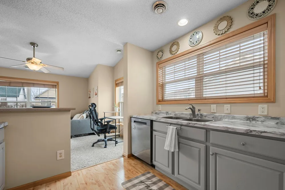2923 Hemingway Drive Chaska, MN 55318