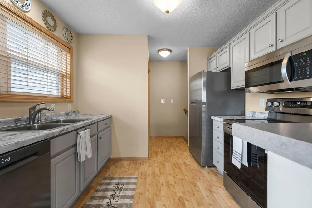 2923 Hemingway Drive Chaska, MN 55318