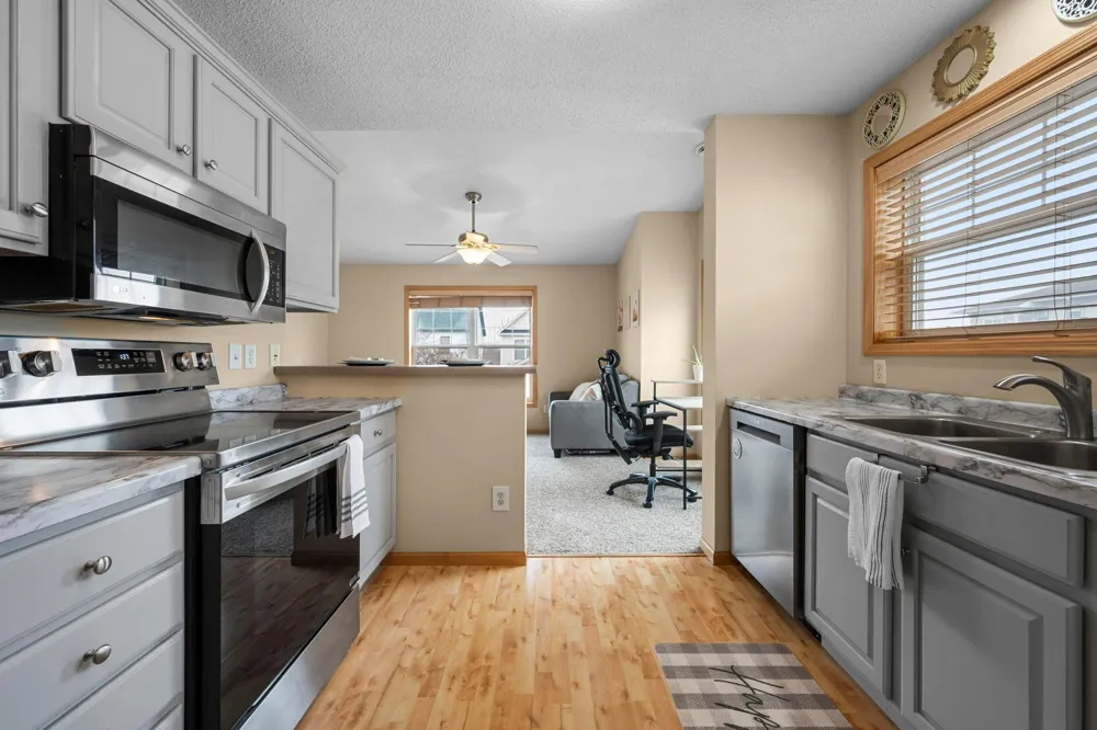 2923 Hemingway Drive Chaska, MN 55318