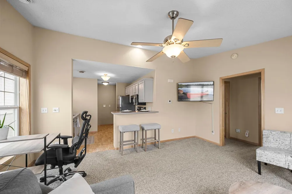 2923 Hemingway Drive Chaska, MN 55318