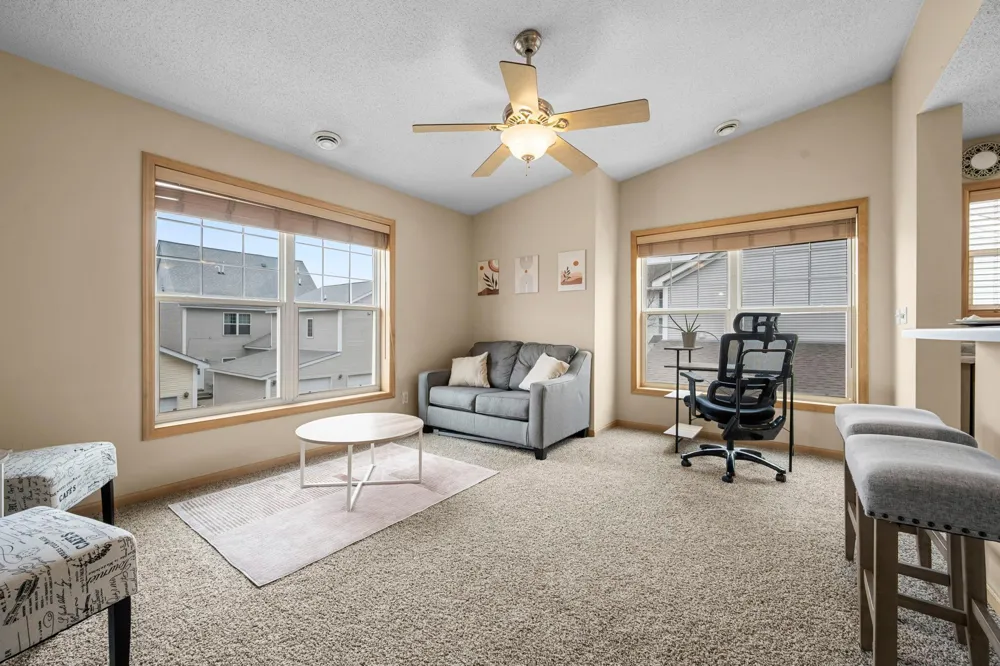 2923 Hemingway Drive Chaska, MN 55318
