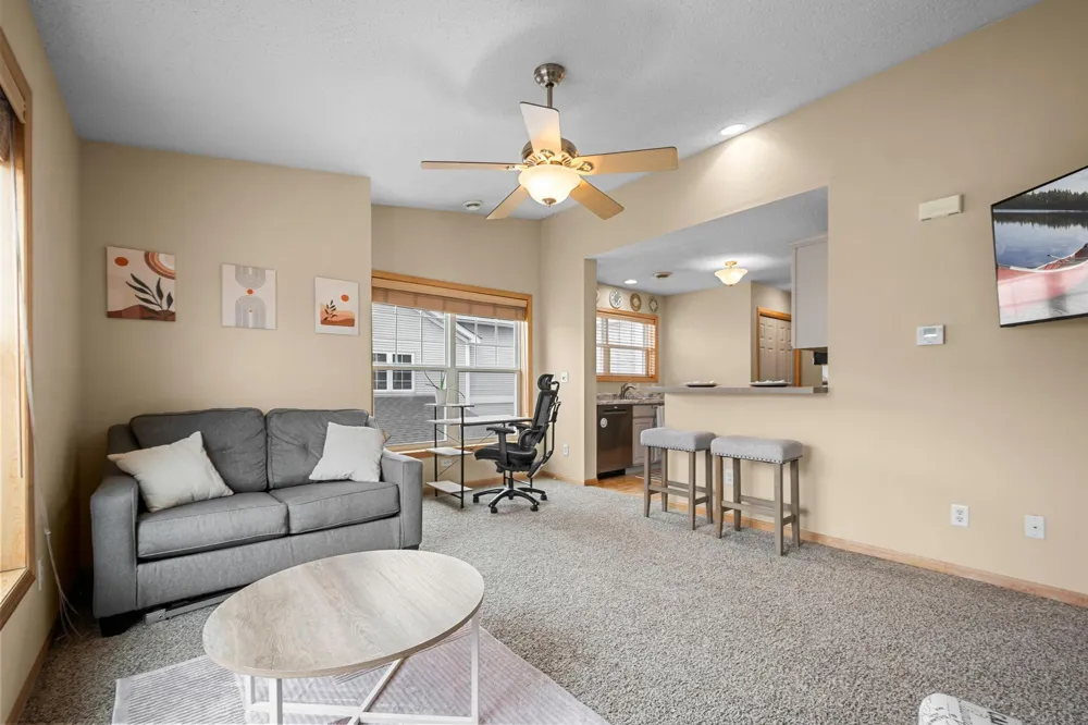 2923 Hemingway Drive Chaska, MN 55318