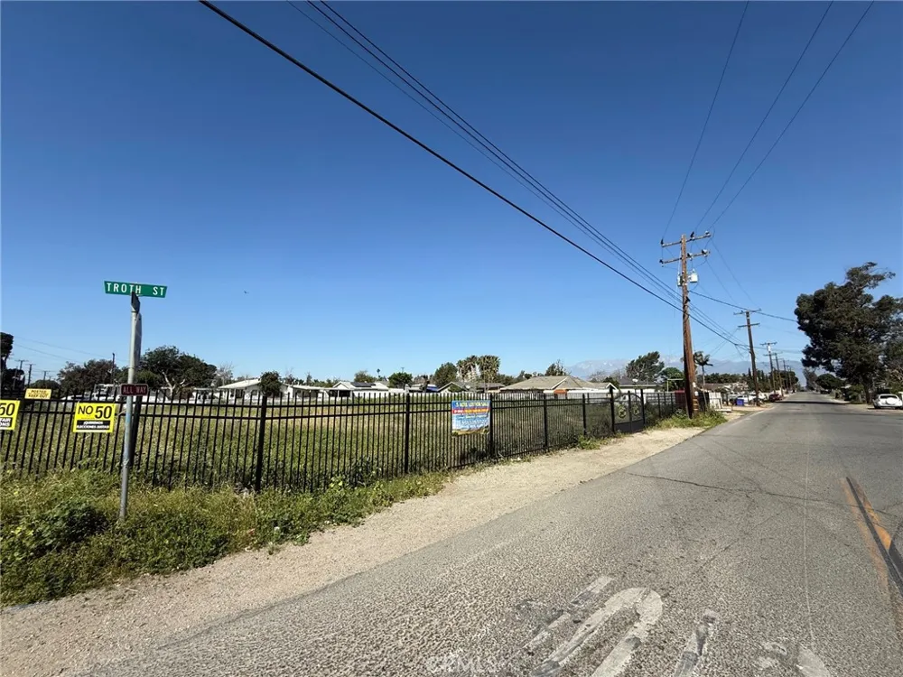10621 Jurupa Rd Jurupa Valley, CA 91752