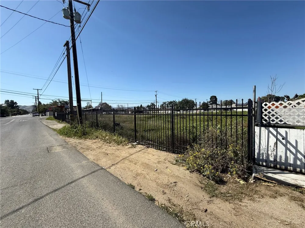 10621 Jurupa Rd Jurupa Valley, CA 91752