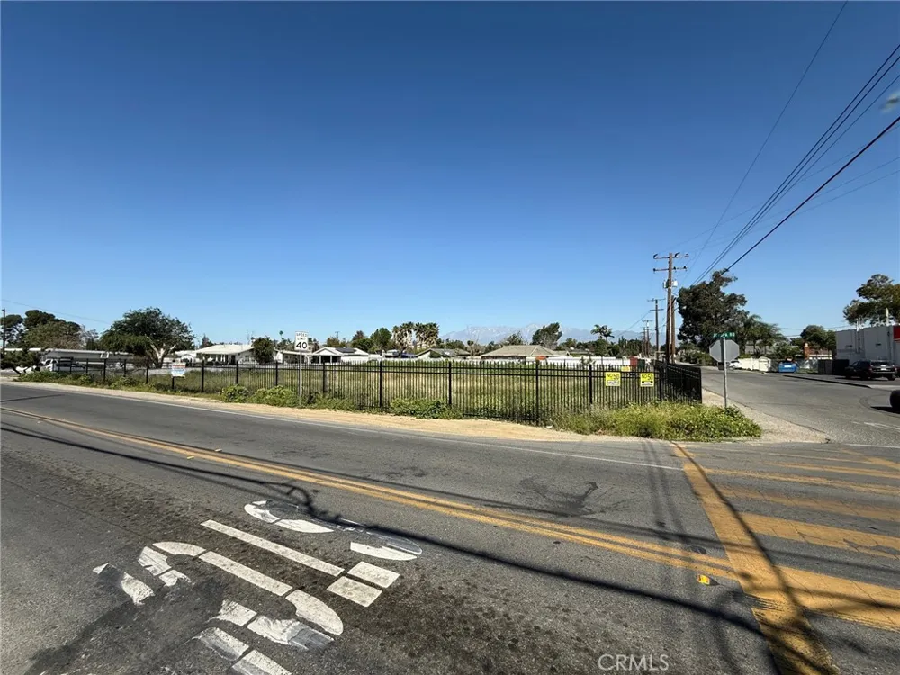 10621 Jurupa Rd Jurupa Valley, CA 91752