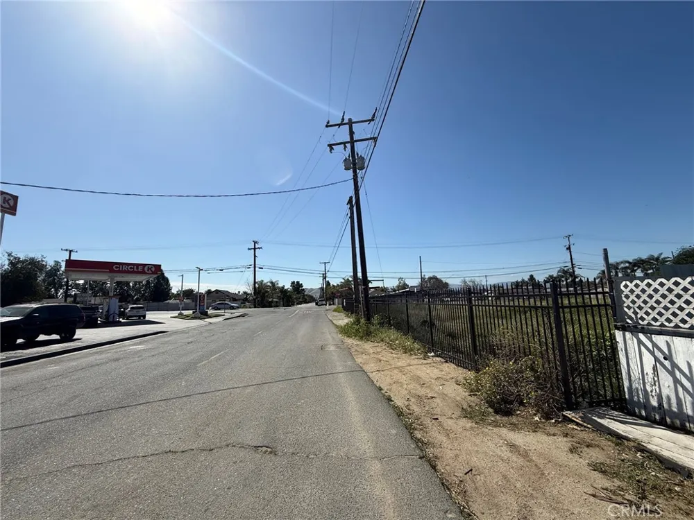 10621 Jurupa Rd Jurupa Valley, CA 91752