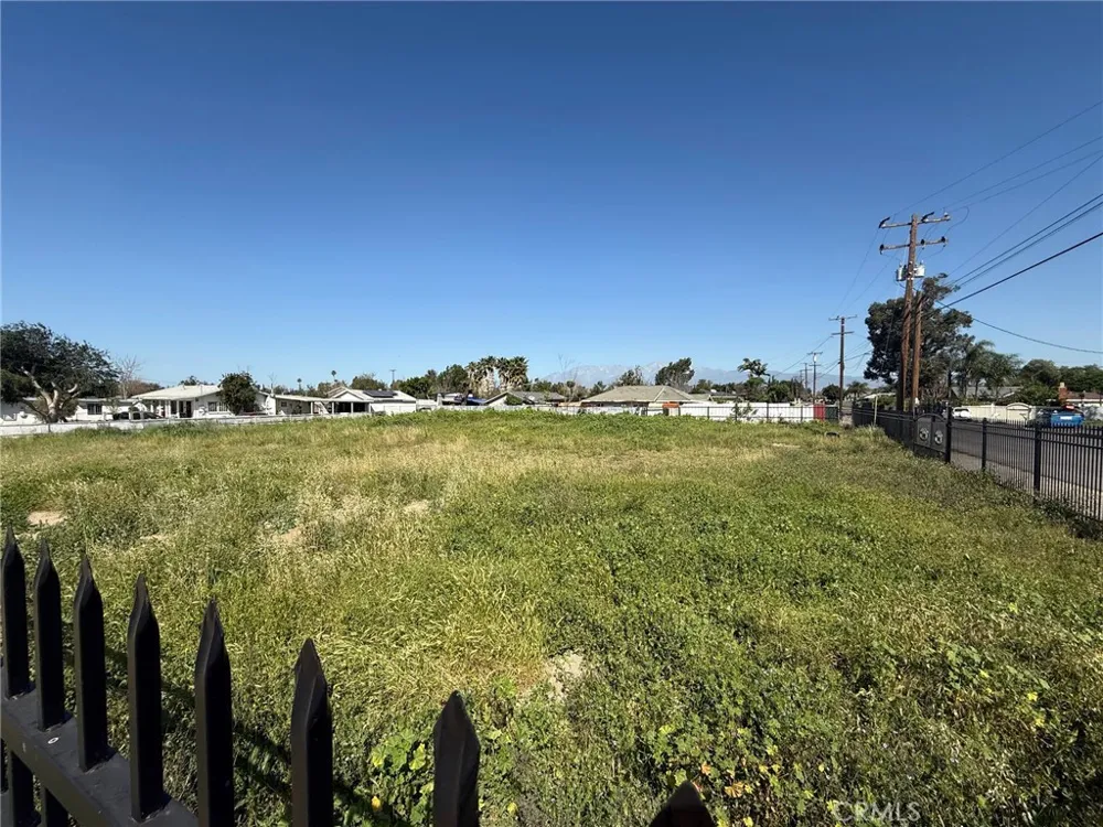 10621 Jurupa Rd Jurupa Valley, CA 91752
