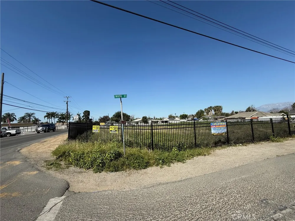 10621 Jurupa Rd Jurupa Valley, CA 91752