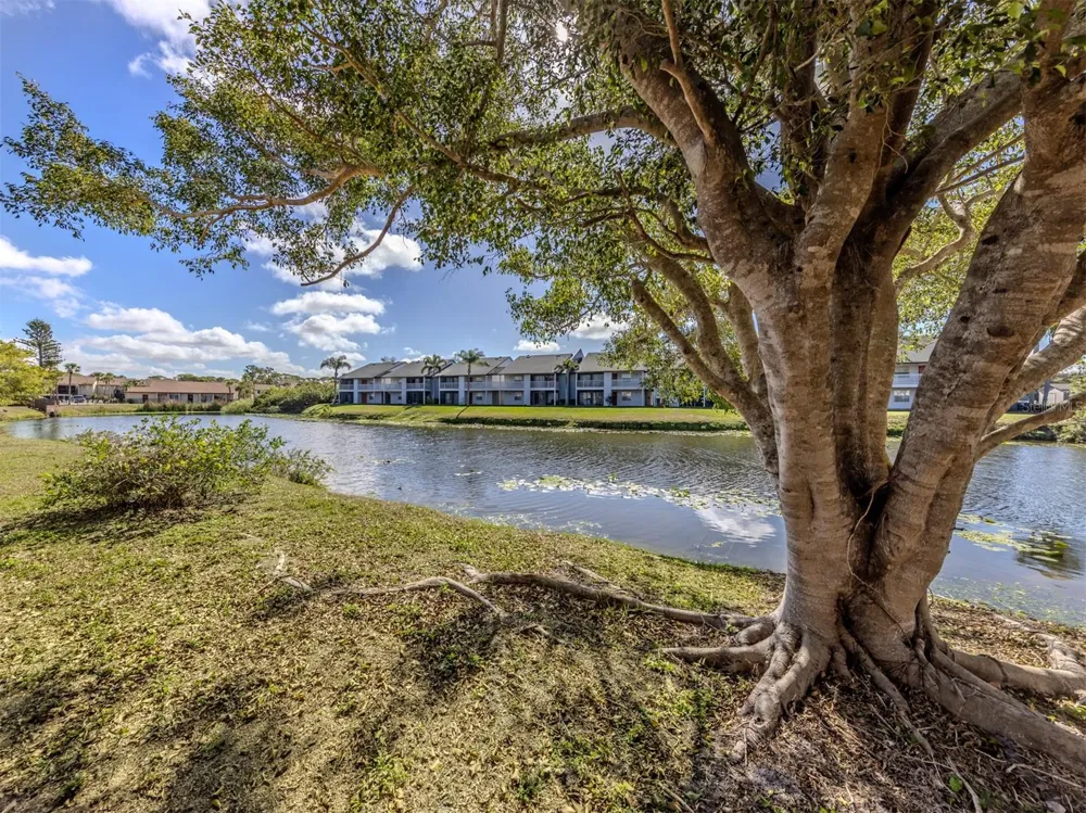 2616 HIDDEN LAKE DRIVE #A Sarasota, FL 34237