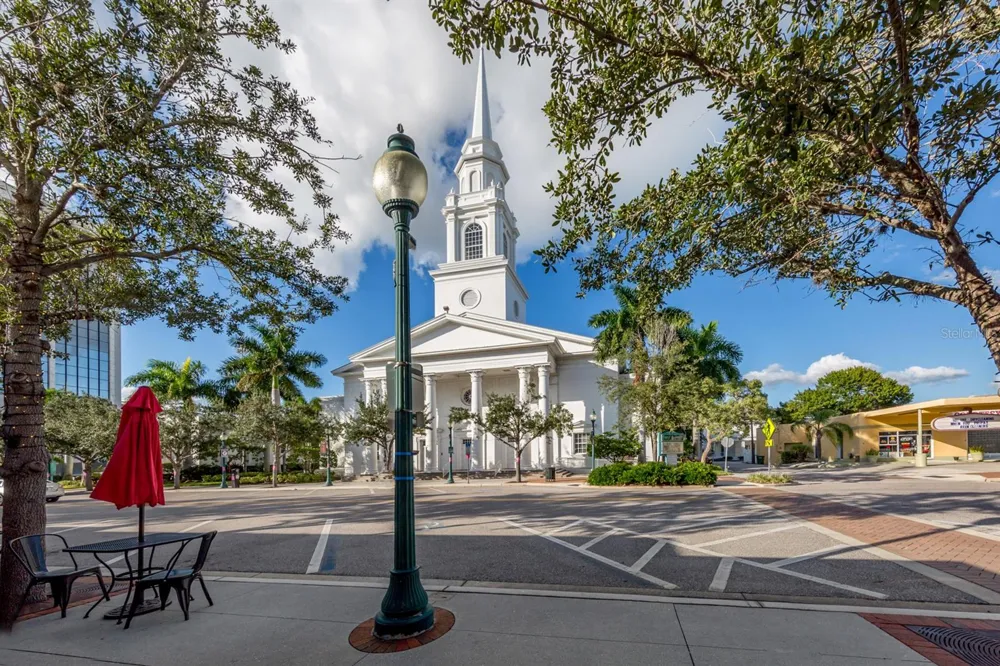 2616 HIDDEN LAKE DRIVE #A Sarasota, FL 34237