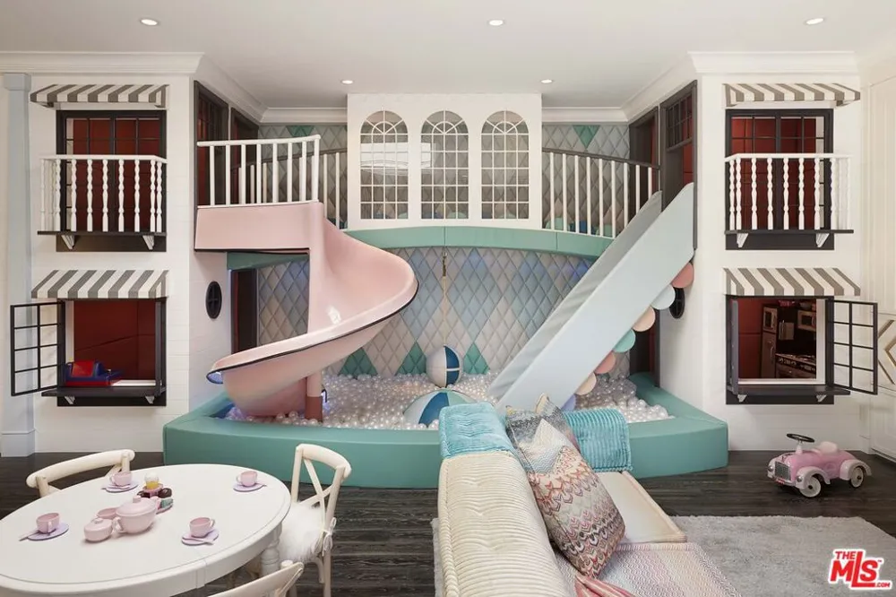 107 Delfern Drive Los Angeles, CA 90077