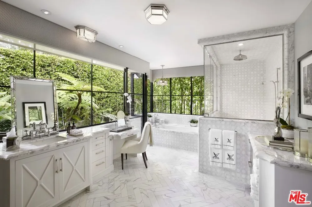 107 Delfern Drive Los Angeles, CA 90077