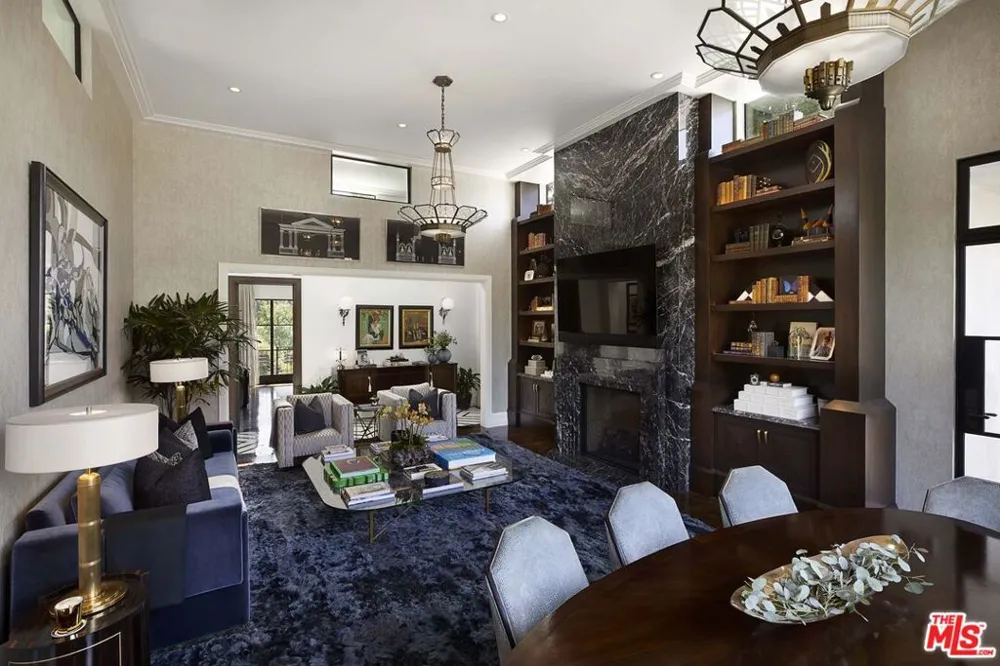 107 Delfern Drive Los Angeles, CA 90077