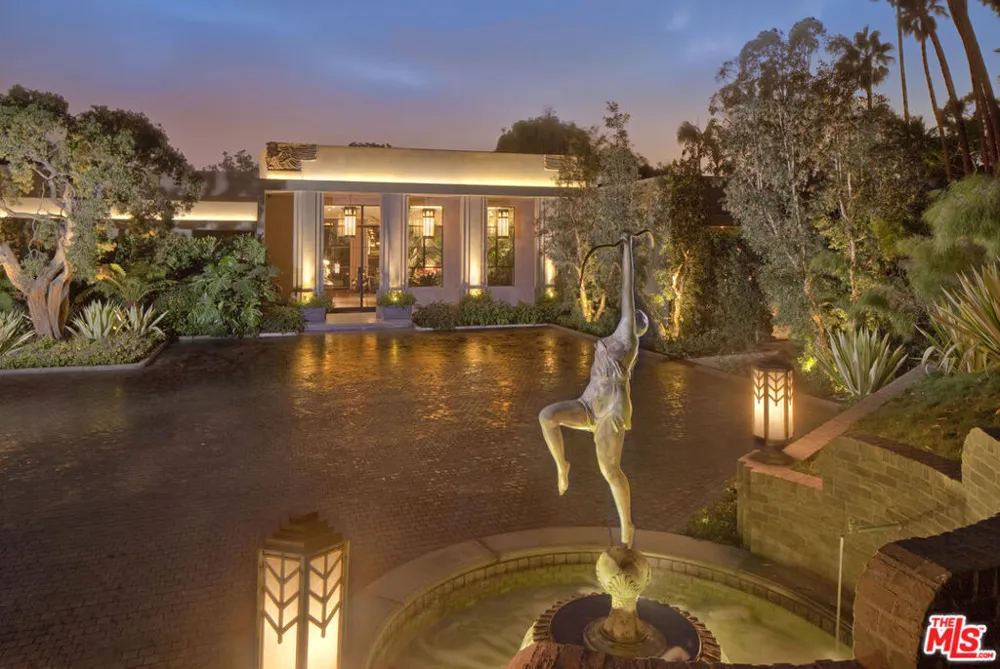107 Delfern Drive Los Angeles, CA 90077