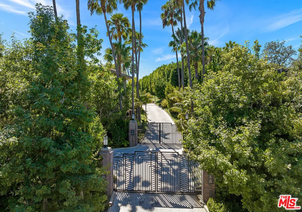 107 Delfern Drive Los Angeles, CA 90077