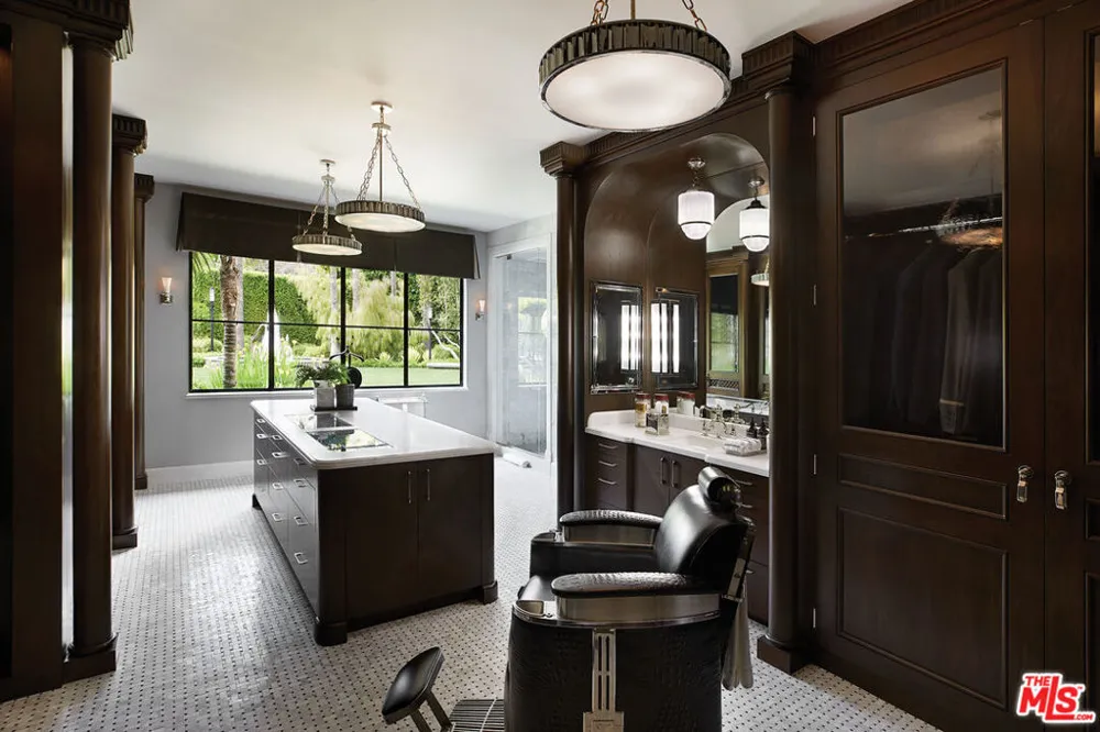 107 Delfern Drive Los Angeles, CA 90077