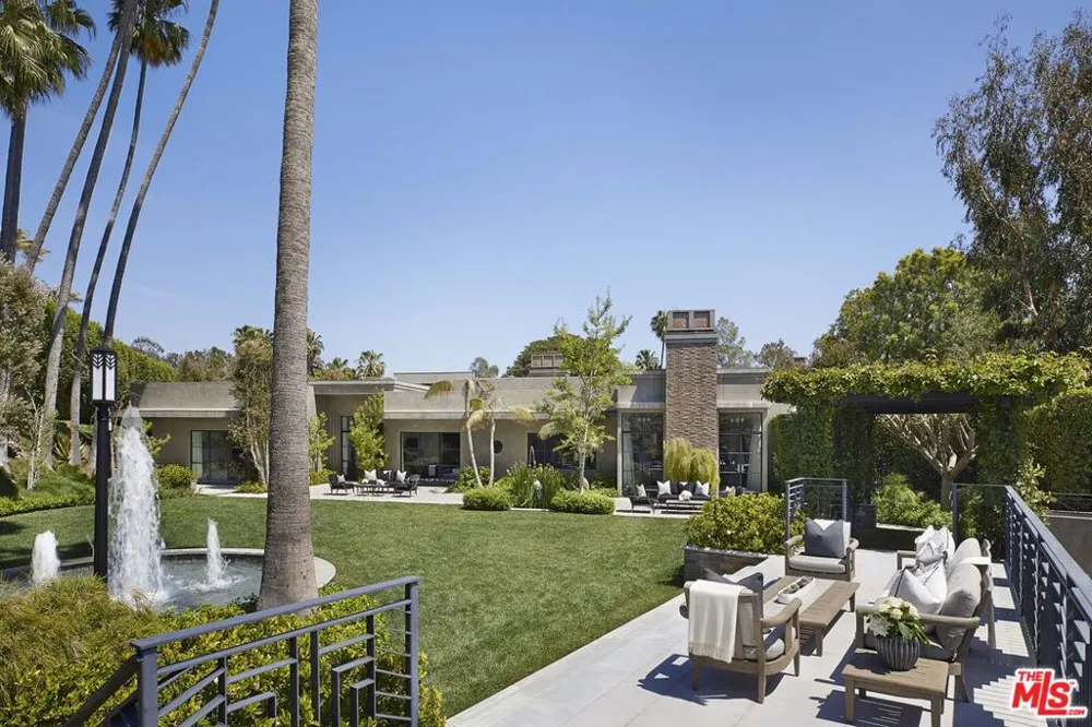 107 Delfern Drive Los Angeles, CA 90077