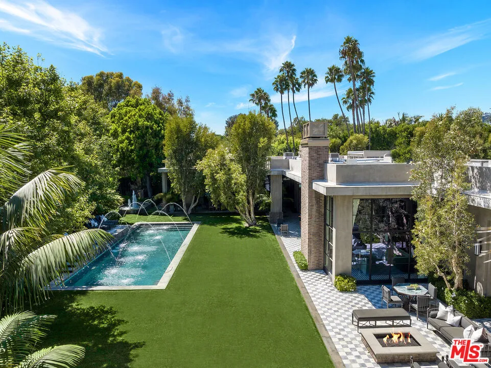 107 Delfern Drive Los Angeles, CA 90077