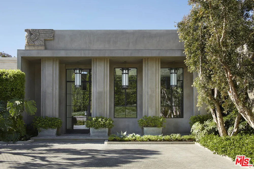 107 Delfern Drive Los Angeles, CA 90077