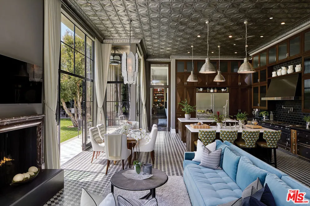 107 Delfern Drive Los Angeles, CA 90077