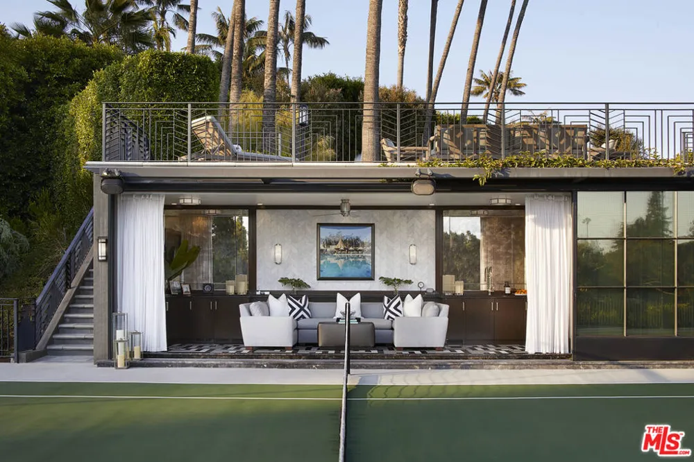 107 Delfern Drive Los Angeles, CA 90077