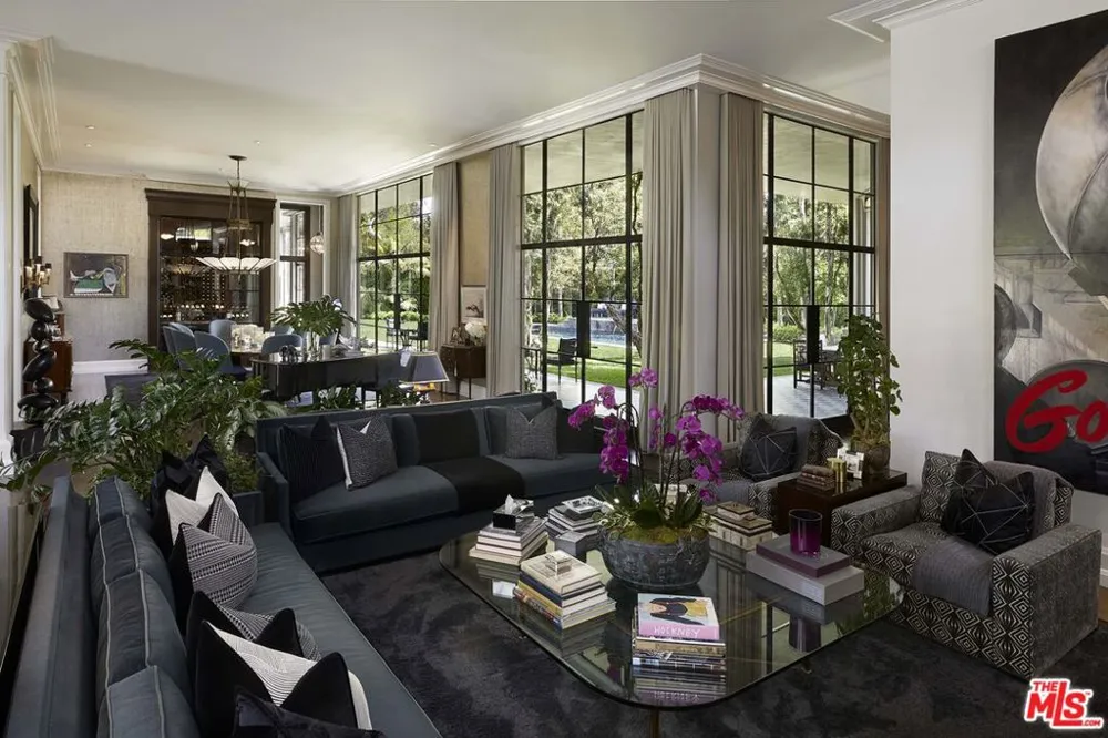 107 Delfern Drive Los Angeles, CA 90077