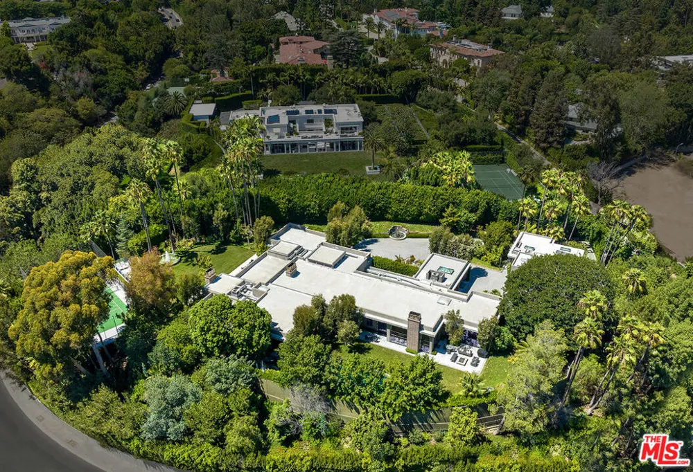 107 Delfern Drive Los Angeles, CA 90077