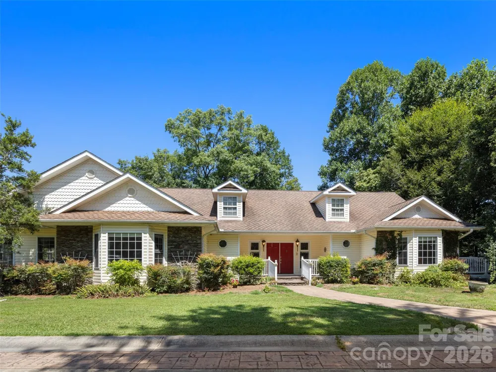 4901 Brevard Road Horse Shoe, NC 28742
