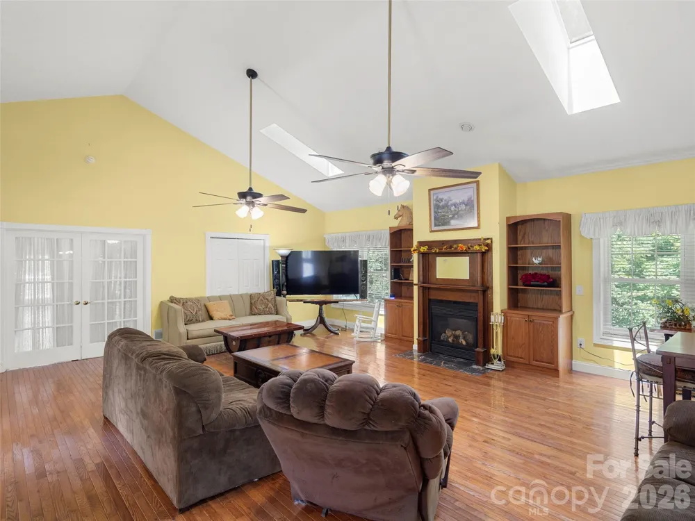 4901 Brevard Road Horse Shoe, NC 28742