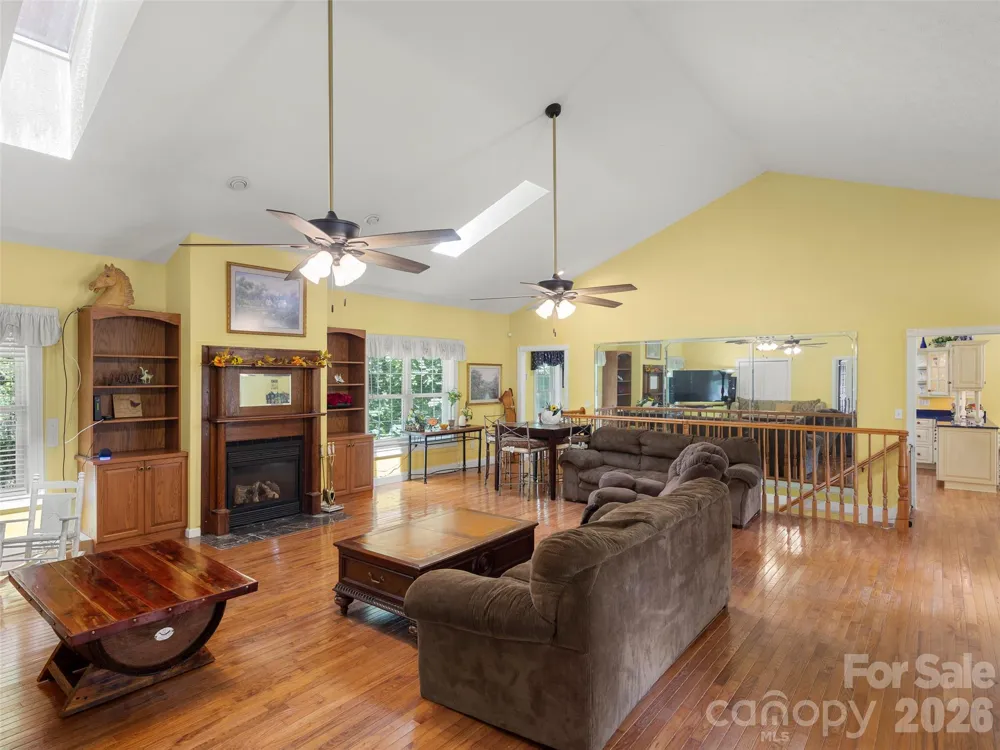 4901 Brevard Road Horse Shoe, NC 28742