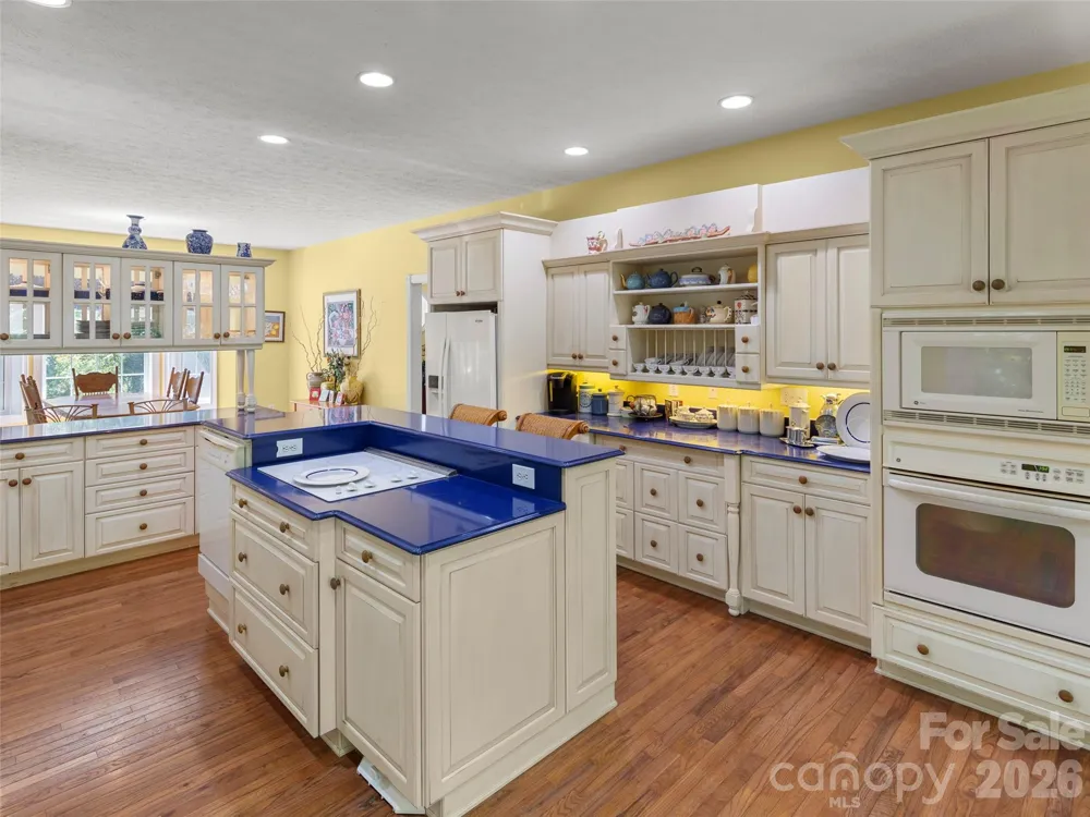 4901 Brevard Road Horse Shoe, NC 28742