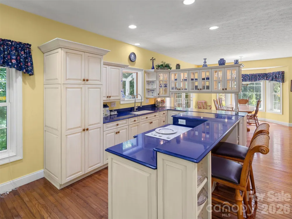 4901 Brevard Road Horse Shoe, NC 28742