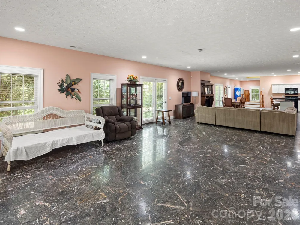 4901 Brevard Road Horse Shoe, NC 28742