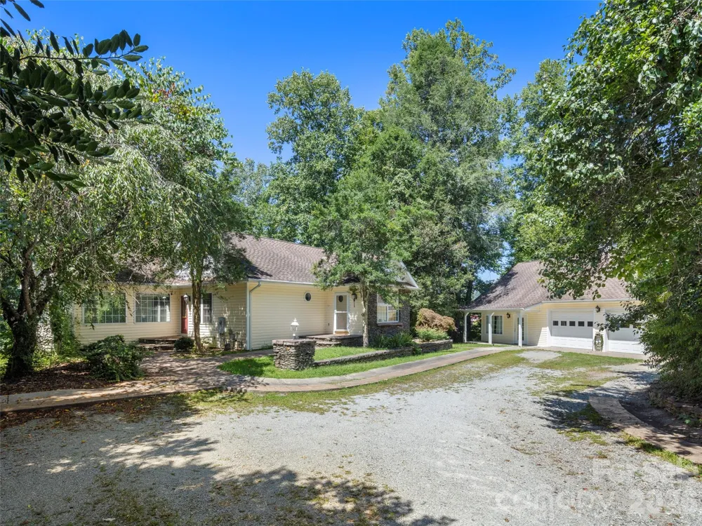 4901 Brevard Road Horse Shoe, NC 28742